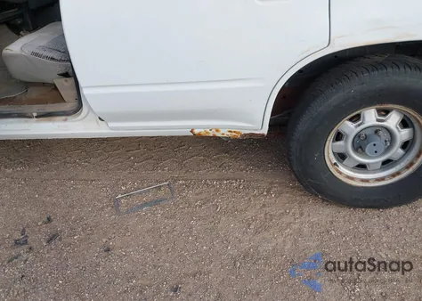 1992 Ford Explorer из США, поврежденный, VIN 1FMDU34X2NUD97785